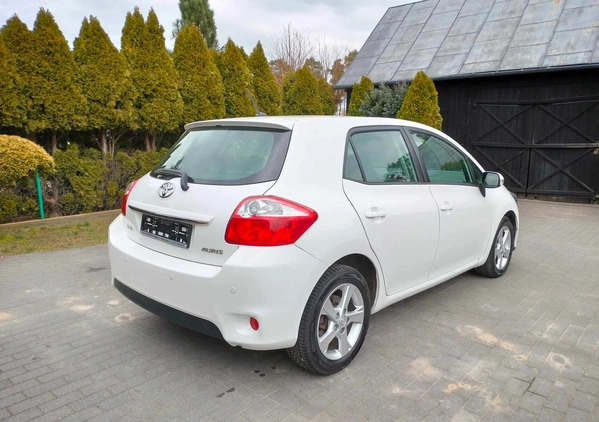 Toyota Auris cena 29900 przebieg: 172600, rok produkcji 2011 z Szczawnica małe 211